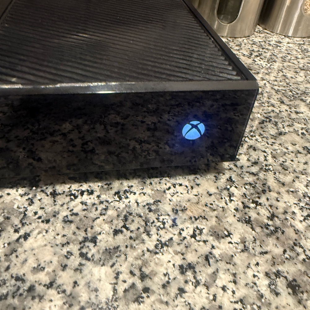 XBOX One Gaming Console - Picture 9 of 10